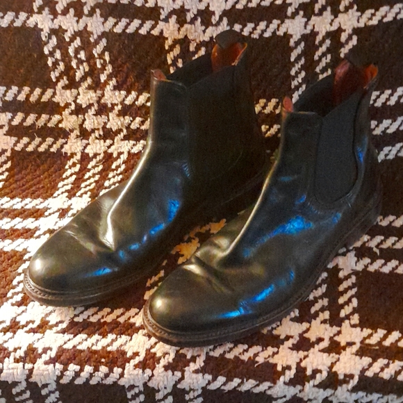 FRYE size 10 black Chelsea boot